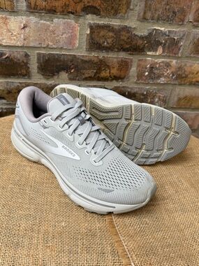 Brooks Ghost 15 Grey Running Shoes Sneakers size 8